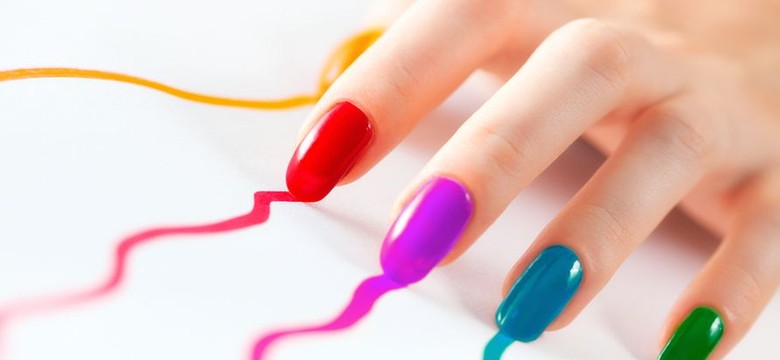 Oto najgorętsze trendy w manicure! Zielone paznokcie na topie