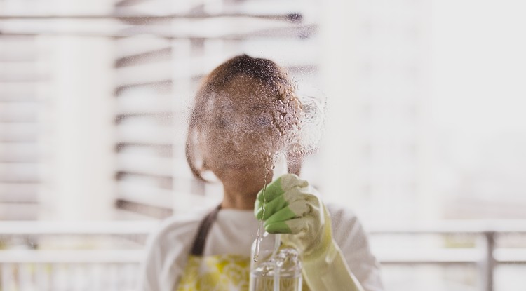 Üvegfelületekre is nyerő az ecet Fotó: Getty Images