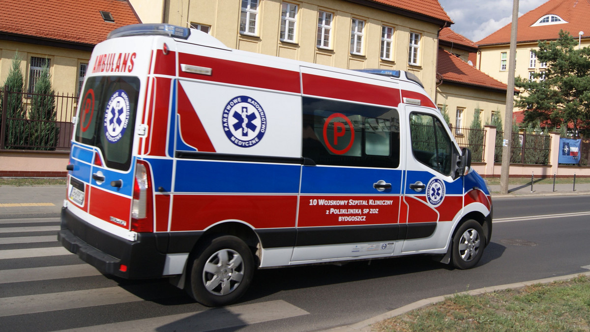 Cztery osoby zostały przetransportowane do szpitala po tym, jak w niedzielę w Biłgoraju (Lubelskie) jadąca na sygnale karetka pogotowia zderzyła się z samochodem osobowym. W karetce nie było pacjenta.