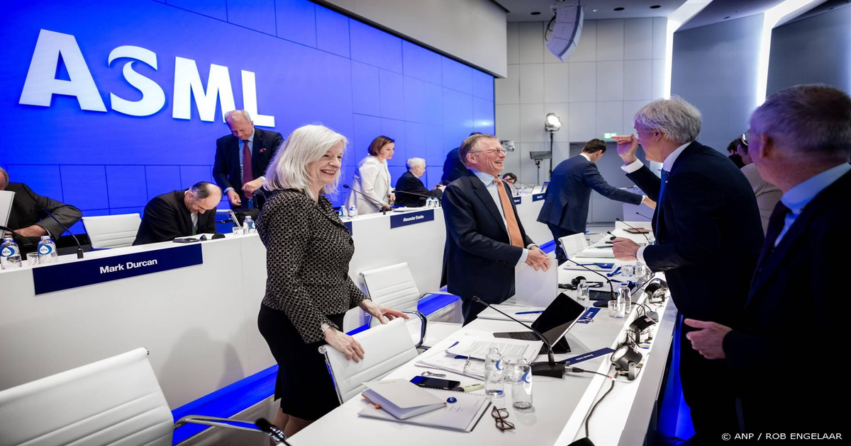 32-7-miljard-omzet-en-9-6-miljard-winst-ASML-schrapt-toch-3000-managementfuncties