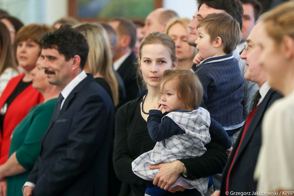 Prezydent odznaczył kobiety Krzyżem Zasługi