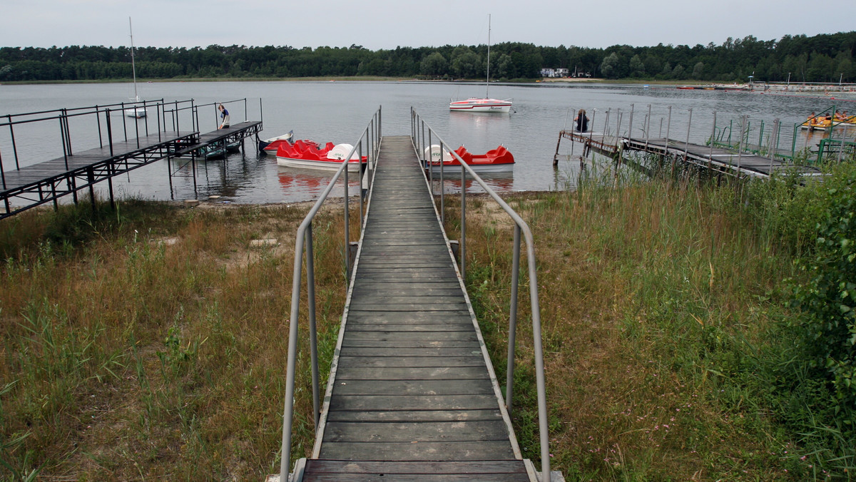 W Przyjezierzu, w powiecie mogileńskim w tamtejszym jeziorze utonął 19-letni mężczyzna. Strażacy wydobyli już jego ciało.