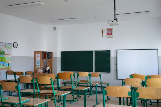 MEN ogłasza kalendarz na rok szkolny 2025/2026. Mniej ferii, nowy podział województw