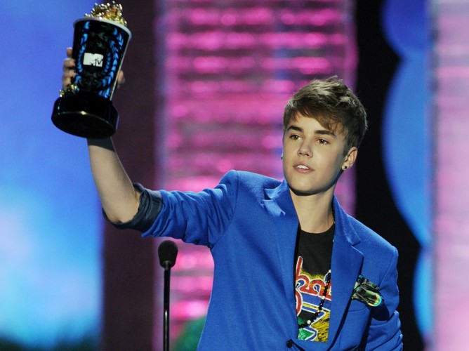 Justin Bieber otrzymał statuetkę w kontrowersyjnej kategorii Najlepszy moment z d*py