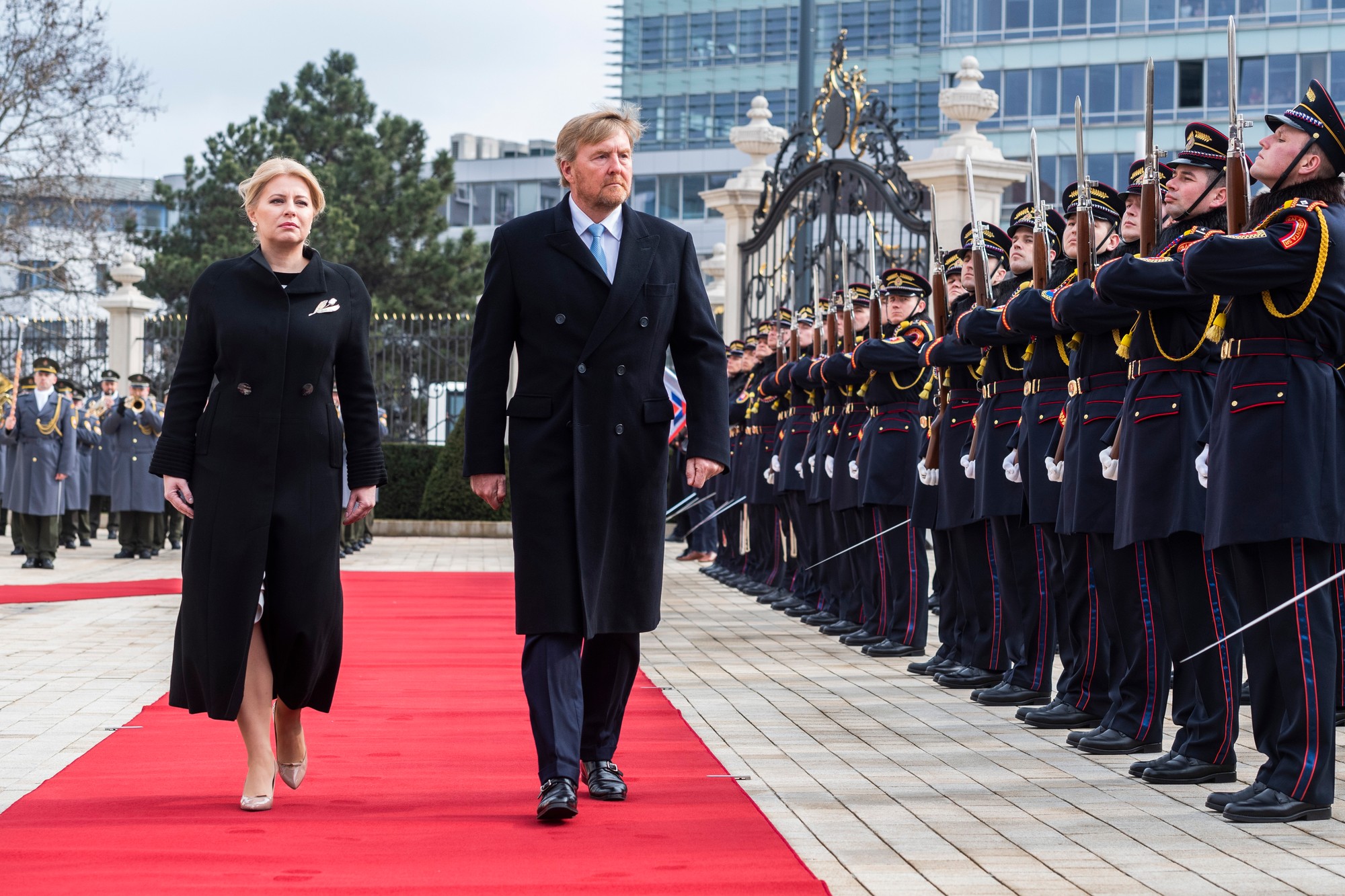 Holandský kráľ Viliam Alexander (druhý zľava) a prezidentka SR Zuzana Čaputová (vľavo).
