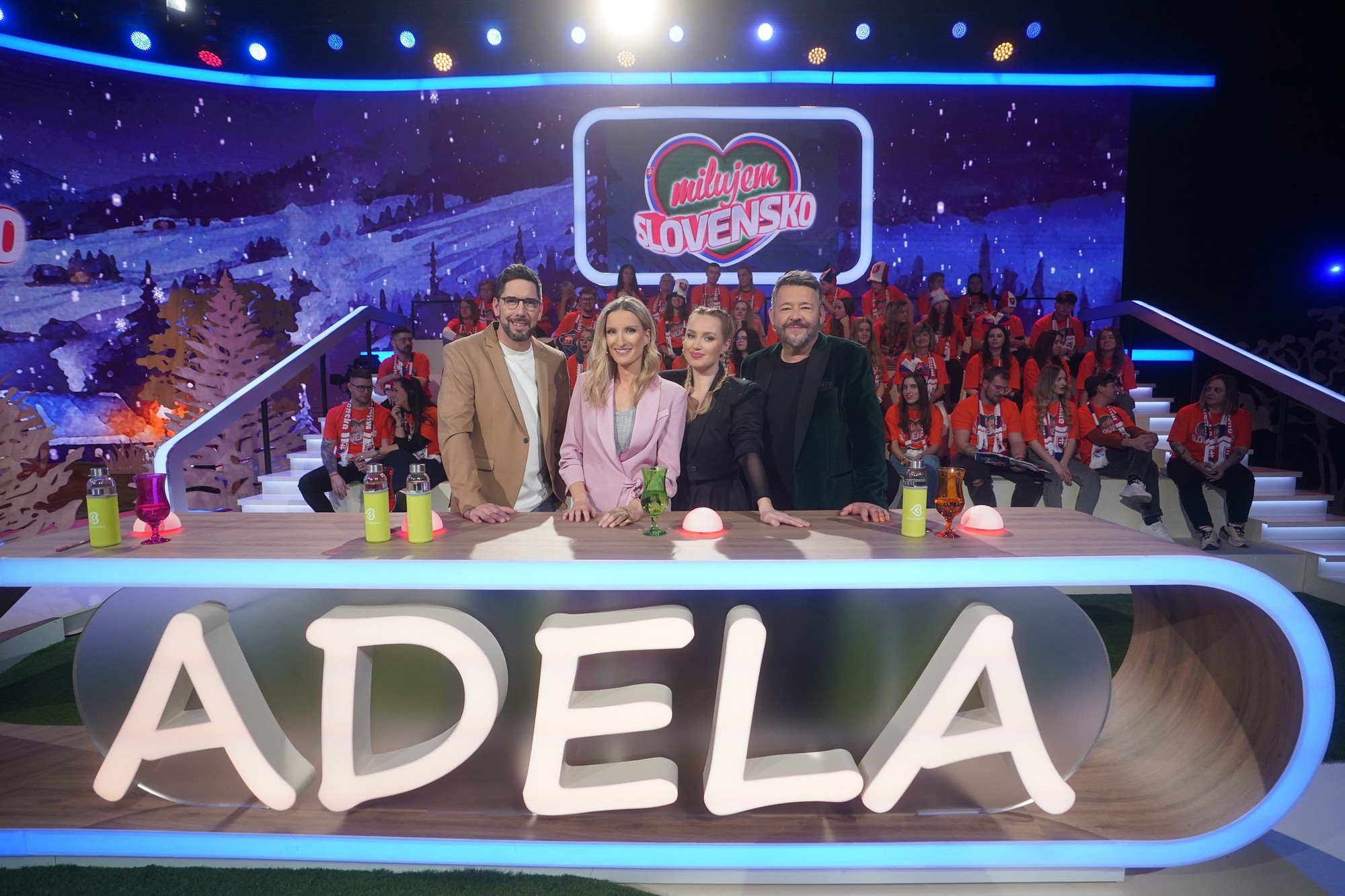 Adela Vinczeová, Juraj Šoko Tabaček, Natália Puklušová a Michal Hudák v silvestrovskej časti Milujem Slovensko.