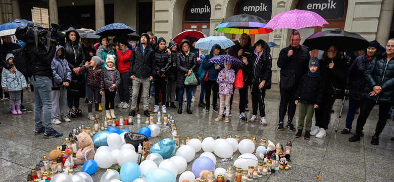 Poznań. Nożownik zabił 5-letniego Maurycego. Mieszkańcy pożegnali chłopca