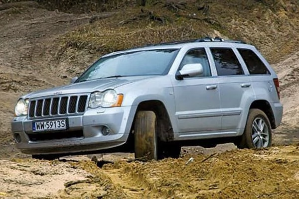 Jeep Grand Cherokee w terenie