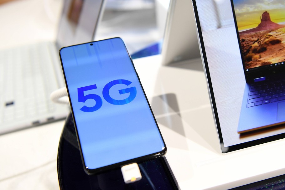 Sieć 5G nie jest ani pierwszą, ani ostatnią generacją sieci mobilnych. Ale ma być czymś przełomowym, co ma mieć spory wpływ na nasze codzienne życie oraz całą gospodarkę