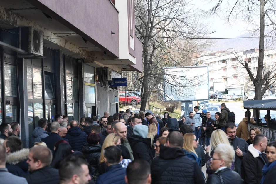 Prosvetni radnici listom kažu da je "ovako nemoguće živeti"