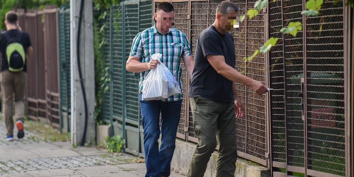 Prezesowi PiS przywieźli książkę