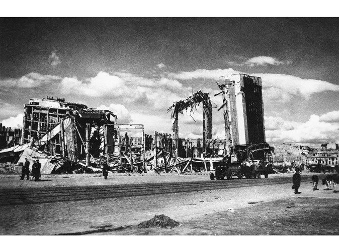 Warszawa 1945 rok, ruiny Dworca Głównego