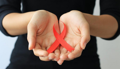 AIDS - objawy zakażenia. AIDS a HIV [WYJAŚNIAMY]