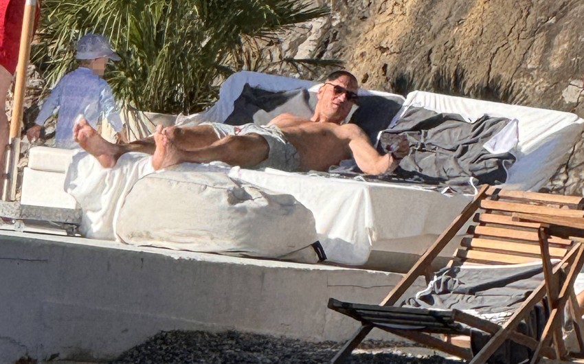 Nemanja Vidić se sunča i uživa