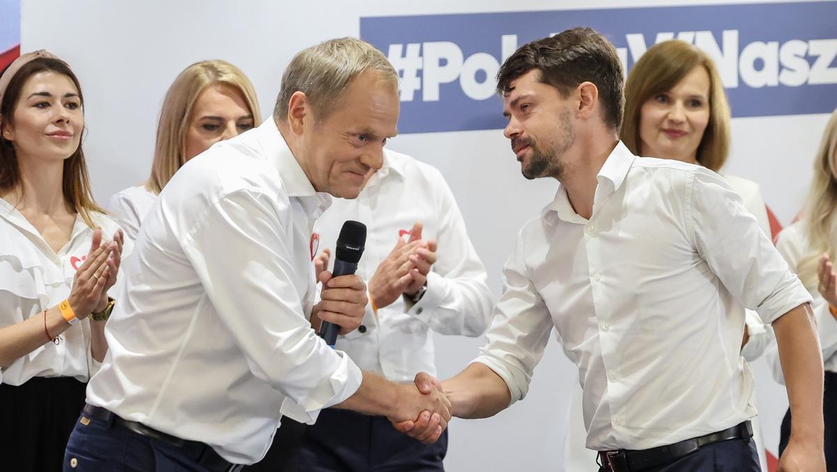 Donald Tusk i Michał Kołodziejczak z Agrounii, Warszawa, 16 sierpnia 2023 r.
