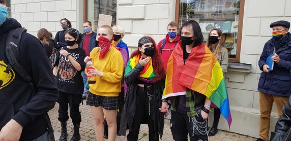 Protest studentów na UW przeciwko homofobii i wizycie Andrzeja Dudy na uczelni