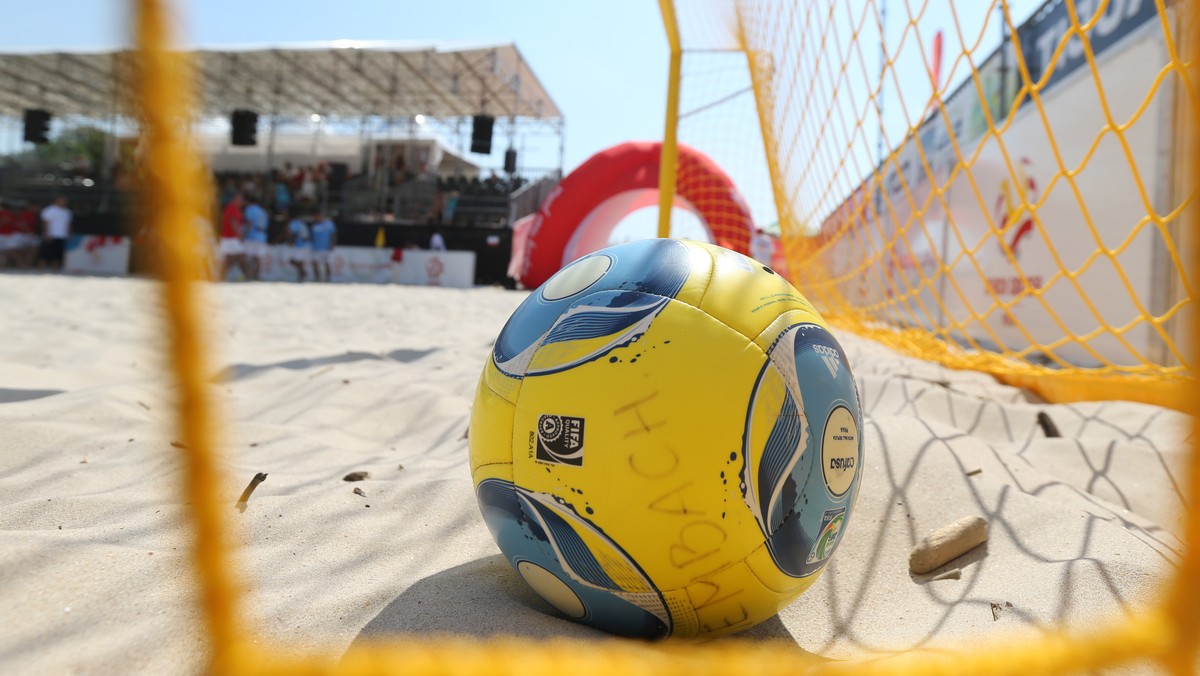 Reprezentacja Polski pokonała Francję 8:2 w swoim ostatnim meczu pierwszego turnieju Europejskiej Ligi Beach Soccera w Moskwie. Biało-Czerwoni mają na koncie jedno zwycięstwo oraz dwie porażki i wciąż liczą się w walce o awans do Super finału.