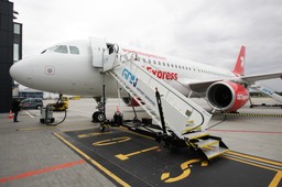 OLT Express oddaje klientom pieniądze. Eurolot i Wizzair zabierają pasażerów