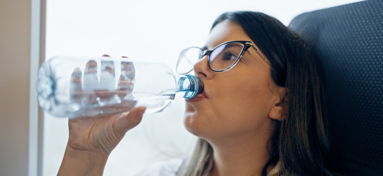 Kaucja widmo w Warsie. Zapłacisz za butelkę, ale w pociągu jej nie oddasz