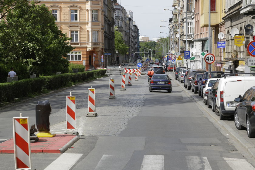 Po Trzebnickiej w jedną stronę