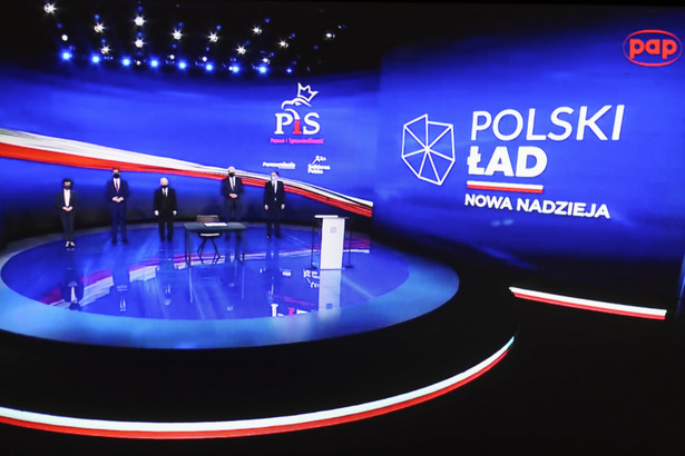 Jarosław Kaczyński, Mateusz Morawiecki, Elżbieta Witek, Jarosław Gowin, Zbigniew Ziobro podczas prezentacji Polskiego Ładu w maju br.