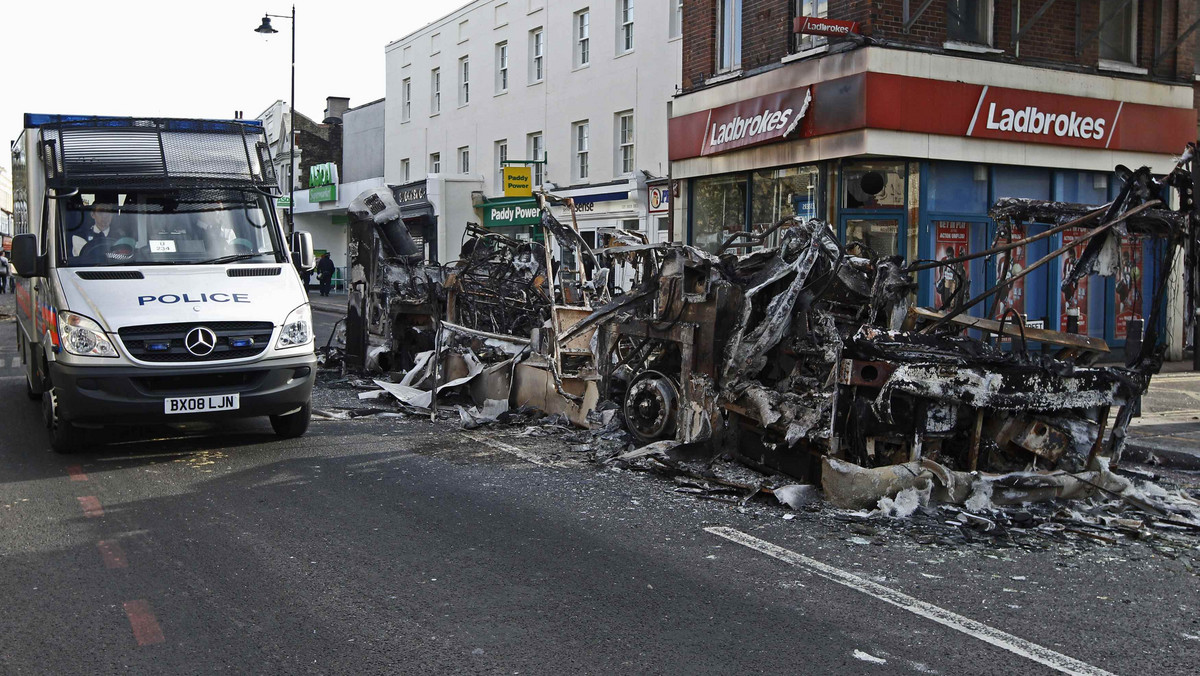 Zamieszki, które wybuchły w Londynie w sobotni poranek, mogą mieć kolejny poważne konsekwencje. Rozważane jest nawet przełożenie spotkania Tottenhamu Hotspur z Evertonem.