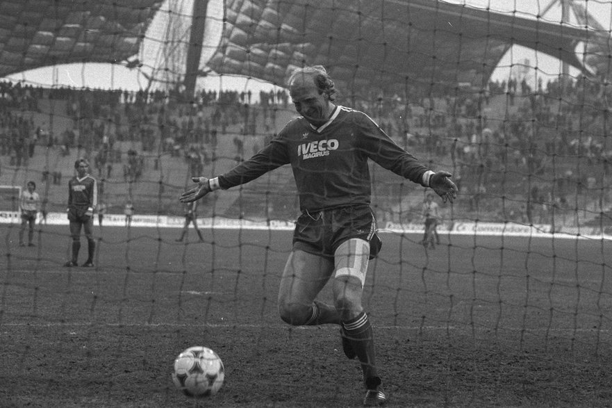 Dla Dietera Hoenessa spotkanie finałowe było jednym z ostatnich błysków w karierze. W 1987 roku zakończył karierę, ale dzięki doskonałej postawie Józefa Młynarczyka nie było mu dane przypieczętować go Pucharem Mistrzów.