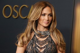 Džej Lo se SKINULA u minijaturni BIKINI i usijala mreže ubitačnim oblinama: Grudi u prvom planu - minijaturne gaćice jedva pokrile ZABRANJENU ZONU