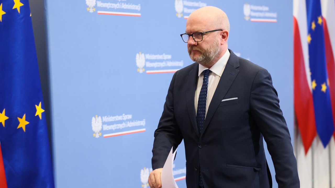 Wiceminister odpowiedzialny za migrację odchodzi z MSWiA. "Zostanę w systemie"