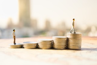 Wskaźnik Dobrobytu w kwietniu znowu w dół. 'Trwa wyścig płac z cenami'