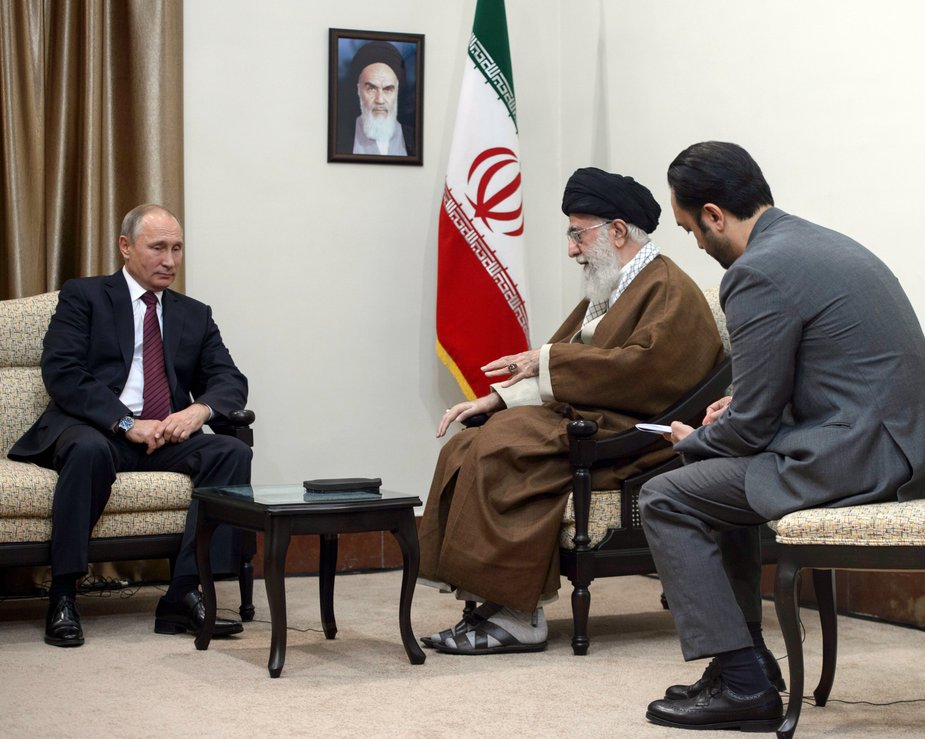Ali Khamenei și Vladimir Putin în 2015.