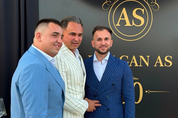 Bivša snajka političara stigla na GALA SLAVLJE kod Dragana Stankovića, progovorila o poslu i ljubavi: "Udvarača nema, plaše me se" (VIDEO)