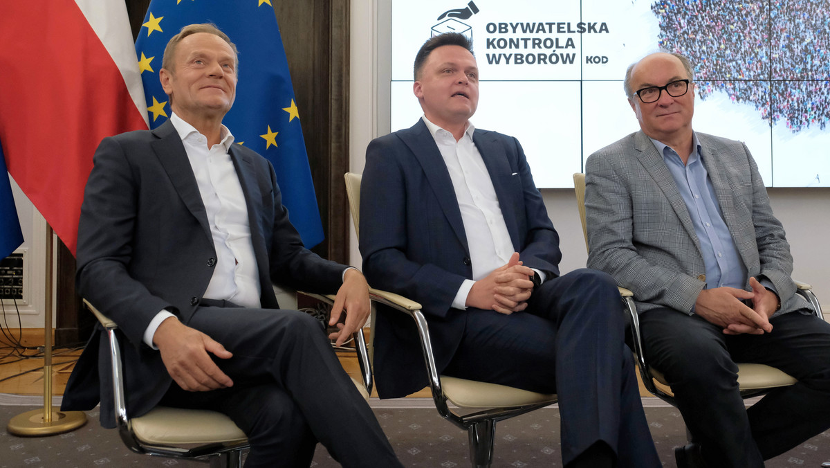 "Stan wyjątkowy". Opozycja negocjuje skład rządu. Kaczyński rozpamiętuje upadek