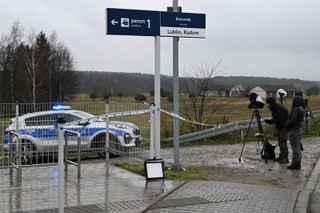 PKP PLK alarmuje: Kolejny obiekt przy torach po weekendowym wybuchu