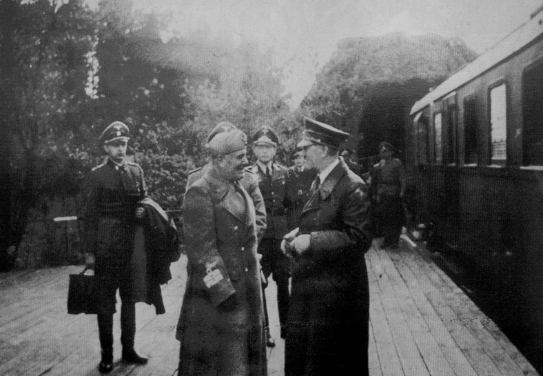 Hitler i Mussolini przed schronem kolejowym w Stępinie 27 sierpnia 1941 r.