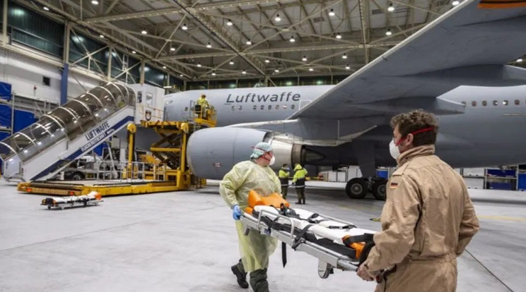 Egy Airbus A310-es gépet alakították át kórházzá a német hadseregben. / Fotó: Twitter