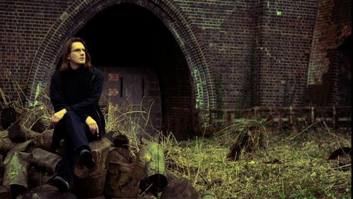 W związku z planowaną na wrzesień premierą swojej drugiej solowej płyty "Grace for Drowning" Steven Wilson (Porcupine Tree, No-Man, Blackfield) zapowiedział promującą ją trasę koncertową, która rozpocznie się 21 października w Krakowie i obejmie Europę oraz Amerykę Północną.