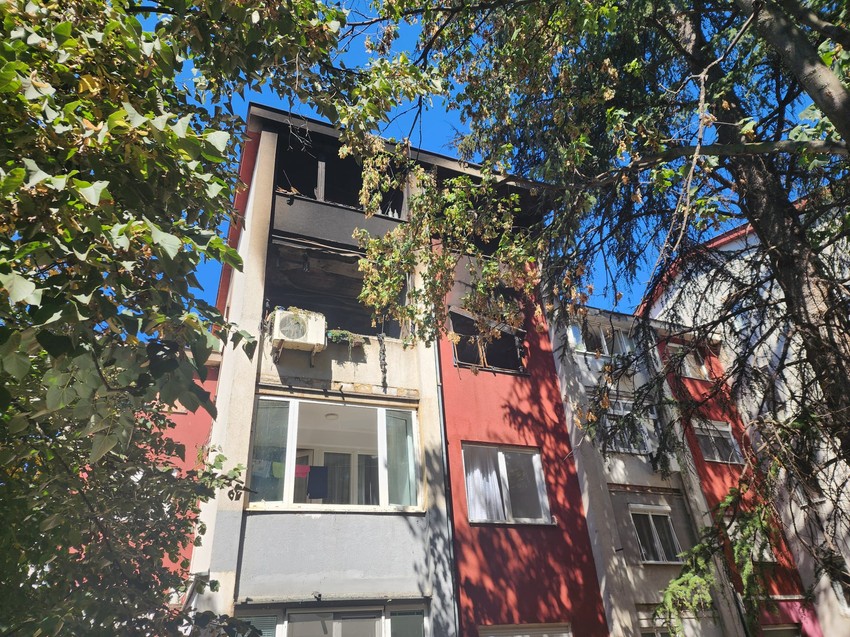 Zgrada u Sremčici u kojoj je izbio požar