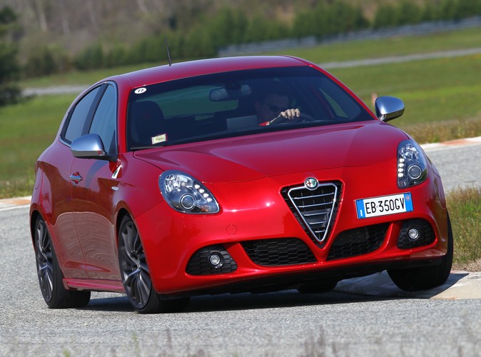 Alfa Romeo Giulietta 1750 TBI/235 KM w wersji Quadrifoglio Verde, czyli Monica Bellucci na torze