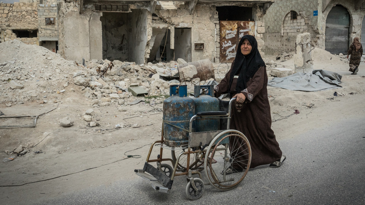 15 marca minęło siedem lat od rozpoczęcia wojny w Syrii. Wskutek tej wojny kilkaset tysięcy osób zginęło, kilka milionów osób musiało opuścić swoje domy. Blisko pięć milionów z nich znalazło dom poza Syrią, reszta żyje w często katastrofalnych warunkach.