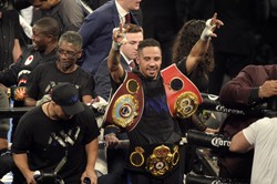 Ward w drugiej rundzie leżał na deskach, ale ostatecznie pokonał Kowaliowa na punkty