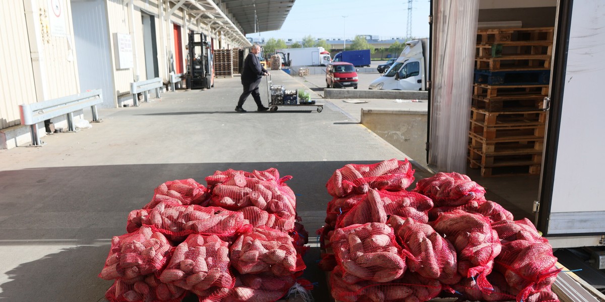 Wśród specjalizacji w sprzedaży hurtowej najwyższe zadłużenie ma sektor żywności, napojów i wyrobów tytoniowych