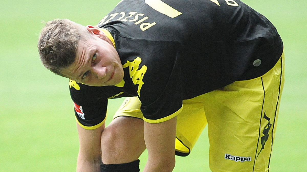 Obrońca piłkarskiej reprezentacji Polski i Borussii Dortmund Łukasz Piszczek, będzie pauzował przez dziesięć dni z powodu stłuczenia mięśnia lewego uda - poinformował niemiecki klub.
