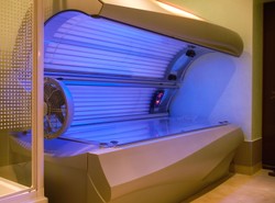 Opalanie dzieci w solarium? Lekarze przestrzegają