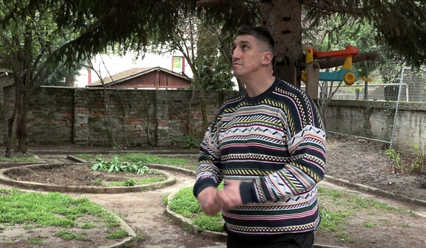 Kristijan Golubović ispred kuće Stele Savić