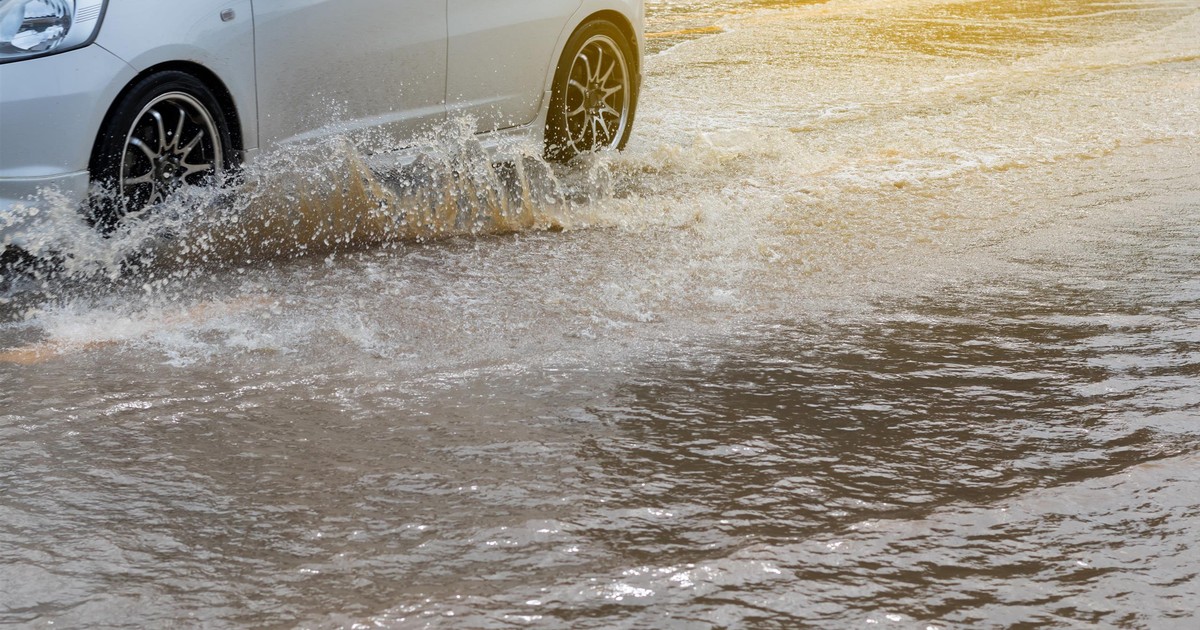 Pogoda dziś nie rozpieszcza. IMGW nie ma dobrych wieści. Gdzie będzie padać? Wydano alerty!