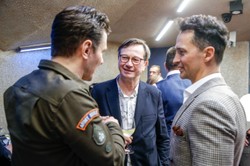 "Wygrał internety" kontra "Tego się nie da odzobaczyć". Reklama z Piotrem Cyrwusem rozgrzała internet