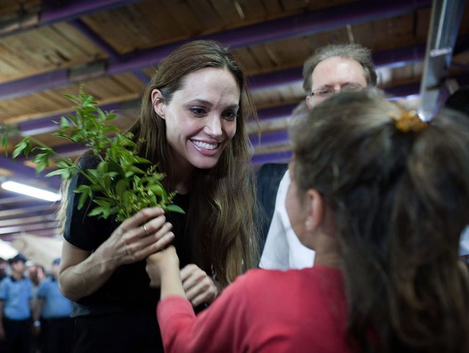 Hollywoodzka gwiazda odiwedziła obóz Altinozu Red Crescent Camp w mieście Hatay
