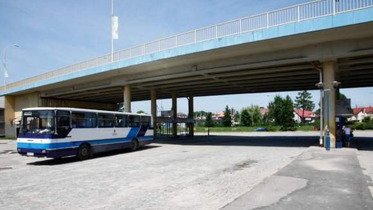 Pod wiaduktem Śląskim w Rzeszowie autobusy mają ustąpić miejsca samochodom osobowym.