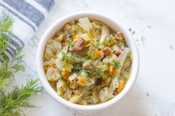 Pyszny obiad na czwartek. Podajemy przepis, Ty gotujesz. Bigos z młodej kapusty